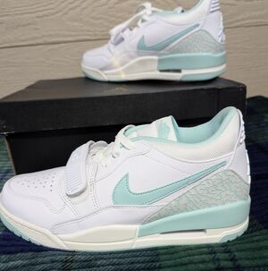 Nike Jordan's White and Mint Women's Shoes Legacy 312 Low Size 11